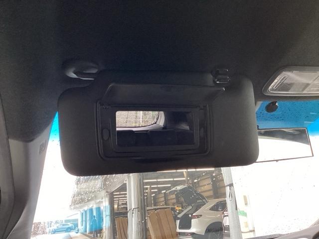 フィットハイブリッド Sパッケージ 点検記録簿 サイドエアバック リアカメラ VSA クルコン 地デジTV イモビライザー パワーウィンドウ スマキー DVD再生 ETC付 Wエアバック パワステ エアバッグ AAC ABS キーフリー(43枚目)