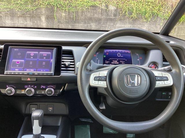 フィット ホーム HondaCONNECTforGathers+ナビ装着用スペシャルパッケージ リアカメ LEDライト クリアランスソナー ドラレコ 記録簿付 エアバッグ iストップ スマ-トキ- 盗難防止装置 DVD(3枚目)