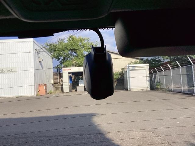 フィット ホーム HondaCONNECTforGathers+ナビ装着用スペシャルパッケージ リアカメ LEDライト クリアランスソナー ドラレコ 記録簿付 エアバッグ iストップ スマ-トキ- 盗難防止装置 DVD(14枚目)