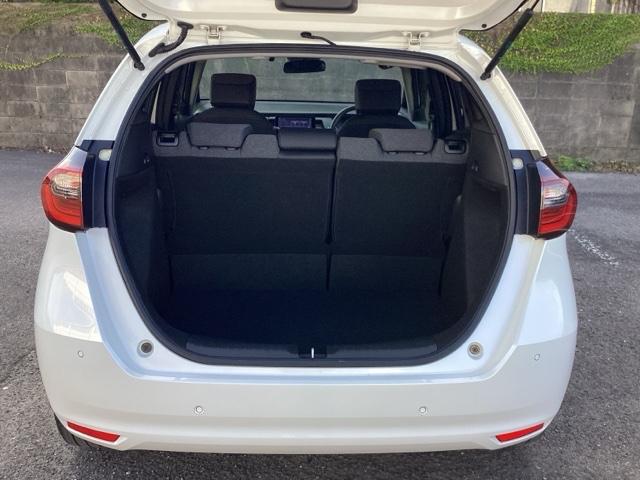 フィット ホーム HondaCONNECTforGathers+ナビ装着用スペシャルパッケージ リアカメ LEDライト クリアランスソナー ドラレコ 記録簿付 エアバッグ iストップ スマ-トキ- 盗難防止装置 DVD(19枚目)