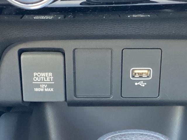 フィット ホーム HondaCONNECTforGathers+ナビ装着用スペシャルパッケージ リアカメ LEDライト クリアランスソナー ドラレコ 記録簿付 エアバッグ iストップ スマ-トキ- 盗難防止装置 DVD(23枚目)