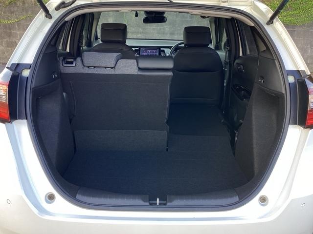 フィット ホーム HondaCONNECTforGathers+ナビ装着用スペシャルパッケージ リアカメ LEDライト クリアランスソナー ドラレコ 記録簿付 エアバッグ iストップ スマ-トキ- 盗難防止装置 DVD(37枚目)