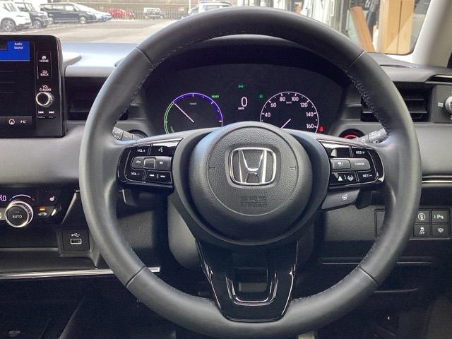 ヴェゼル e:HEVZ ブラインドスポットインフォメーション後退出庫サポートハンズフリーアクセスパワーテールゲート(予約クローズ機能付 スマキ Pトランク フルオートエアコン Dレコ エアバッグ 両席エアバック Rカメ(16枚目)