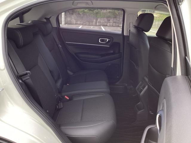 ヴェゼル e:HEVZ ブラインドスポットインフォメーション後退出庫サポートハンズフリーアクセスパワーテールゲート(予約クローズ機能付 スマキ Pトランク フルオートエアコン Dレコ エアバッグ 両席エアバック Rカメ(18枚目)