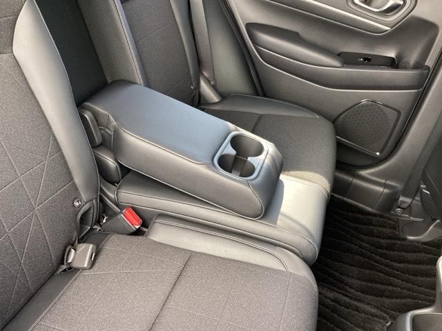 ヴェゼル e:HEVZ ブラインドスポットインフォメーション後退出庫サポートハンズフリーアクセスパワーテールゲート(予約クローズ機能付 スマキ Pトランク フルオートエアコン Dレコ エアバッグ 両席エアバック Rカメ(42枚目)