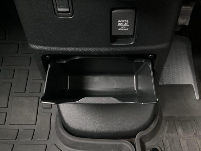 N-BOXカスタム G・Lホンダセンシング ETC/ディスプレイオーディオ/バックモニター/ホンダセンシング 整備記録簿 助手席エアバッグ 1セグTV キーレス アイドリングST セキュリティーアラーム スマ-トキ- コーナーセンサ リアカメラ(28枚目)