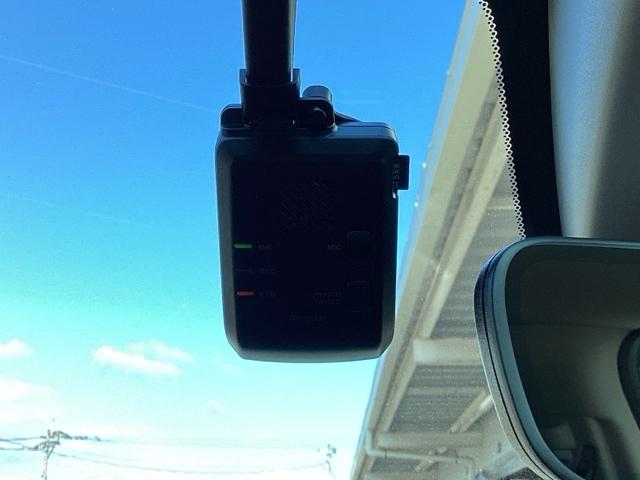 ＺＲ－Ｖ ｅ：ＨＥＶＺ　ブラインドスポットインフォメーション後退出庫サポートアダプティブドライビングビームマルチビューカメラシステム　Ｐセンサー　レザー　Ｂカメラ　サイドエアバック　パワ－シ－ト　ナビＴＶ　ＬＥＤヘッドライト（13枚目）