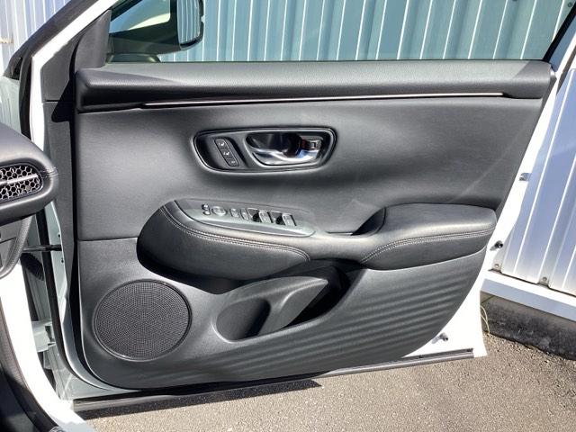 ＺＲ－Ｖ ｅ：ＨＥＶＺ　ブラインドスポットインフォメーション後退出庫サポートアダプティブドライビングビームマルチビューカメラシステム　Ｐセンサー　レザー　Ｂカメラ　サイドエアバック　パワ－シ－ト　ナビＴＶ　ＬＥＤヘッドライト（40枚目）