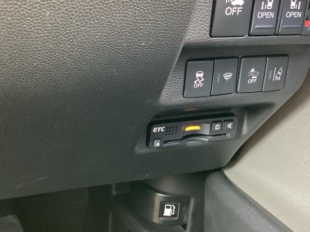 フリードハイブリッド ハイブリッド・EX ETC/純正ナビ/バックモニター/ホンダセンシング/社外ドラレコ 地デジフルセグTV シ-トヒ-タ- 整備記録簿 リヤカメラ LEDライト フルオートエアコン ABS ドラレコ付 DVD再生可(14枚目)