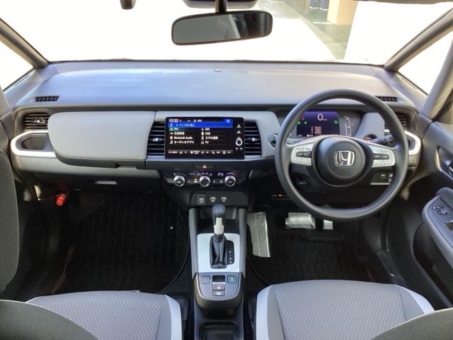 フィット ｅ：ＨＥＶクロスター　ＥＴＣ／純正ナビ／バックモニター／ホンダセンシング　フルオートエアコン　整備記録簿　前後センサー　ＬＥＤランプ　エアバッグ　サイドエアバック　地デジ　オートクルーズコントロール　ＶＳＡ　バックカメラ（2枚目）