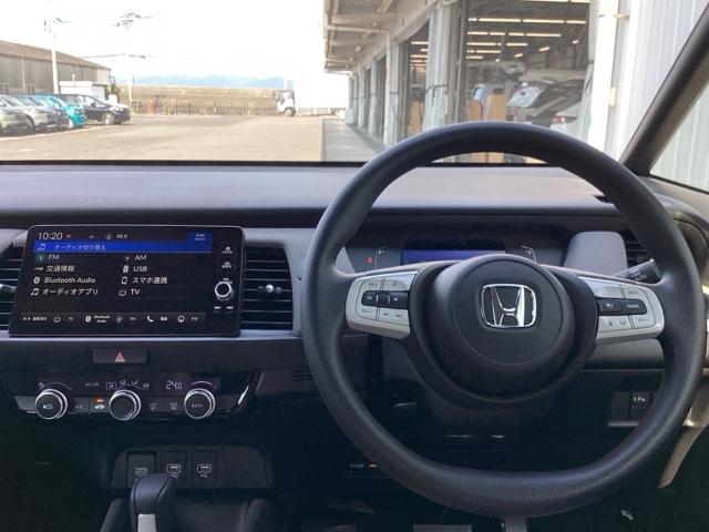 フィット ｅ：ＨＥＶクロスター　ＥＴＣ／純正ナビ／バックモニター／ホンダセンシング　フルオートエアコン　整備記録簿　前後センサー　ＬＥＤランプ　エアバッグ　サイドエアバック　地デジ　オートクルーズコントロール　ＶＳＡ　バックカメラ（3枚目）