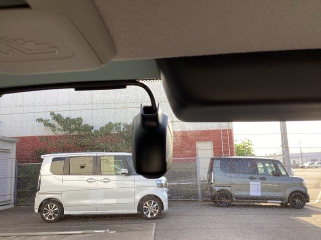 フィット ｅ：ＨＥＶクロスター　ＥＴＣ／純正ナビ／バックモニター／ホンダセンシング　フルオートエアコン　整備記録簿　前後センサー　ＬＥＤランプ　エアバッグ　サイドエアバック　地デジ　オートクルーズコントロール　ＶＳＡ　バックカメラ（14枚目）