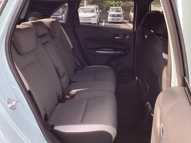 フィット ｅ：ＨＥＶクロスター　ＥＴＣ／純正ナビ／バックモニター／ホンダセンシング　フルオートエアコン　整備記録簿　前後センサー　ＬＥＤランプ　エアバッグ　サイドエアバック　地デジ　オートクルーズコントロール　ＶＳＡ　バックカメラ（18枚目）