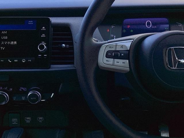 フィット ｅ：ＨＥＶクロスター　ＥＴＣ／純正ナビ／バックモニター／ホンダセンシング　フルオートエアコン　整備記録簿　前後センサー　ＬＥＤランプ　エアバッグ　サイドエアバック　地デジ　オートクルーズコントロール　ＶＳＡ　バックカメラ（28枚目）