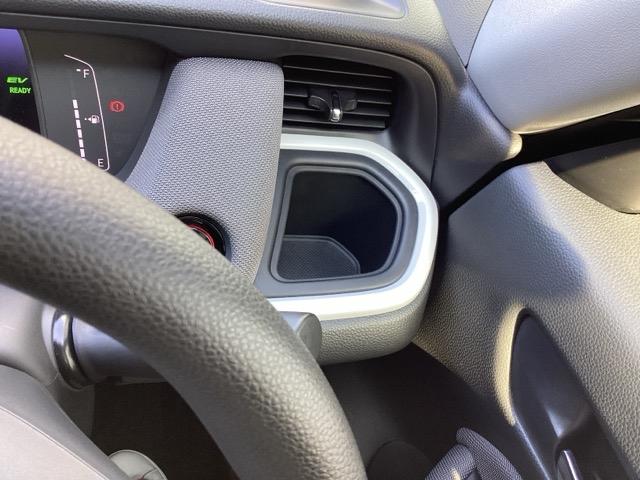 フィット ｅ：ＨＥＶクロスター　ＥＴＣ／純正ナビ／バックモニター／ホンダセンシング　フルオートエアコン　整備記録簿　前後センサー　ＬＥＤランプ　エアバッグ　サイドエアバック　地デジ　オートクルーズコントロール　ＶＳＡ　バックカメラ（32枚目）