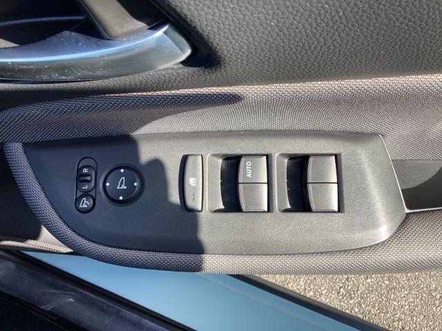 フィット ｅ：ＨＥＶクロスター　ＥＴＣ／純正ナビ／バックモニター／ホンダセンシング　フルオートエアコン　整備記録簿　前後センサー　ＬＥＤランプ　エアバッグ　サイドエアバック　地デジ　オートクルーズコントロール　ＶＳＡ　バックカメラ（36枚目）