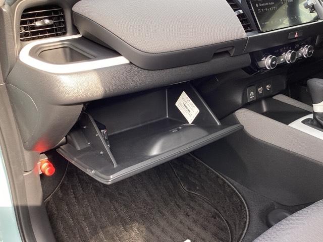 フィット ｅ：ＨＥＶクロスター　ＥＴＣ／純正ナビ／バックモニター／ホンダセンシング　フルオートエアコン　整備記録簿　前後センサー　ＬＥＤランプ　エアバッグ　サイドエアバック　地デジ　オートクルーズコントロール　ＶＳＡ　バックカメラ（44枚目）