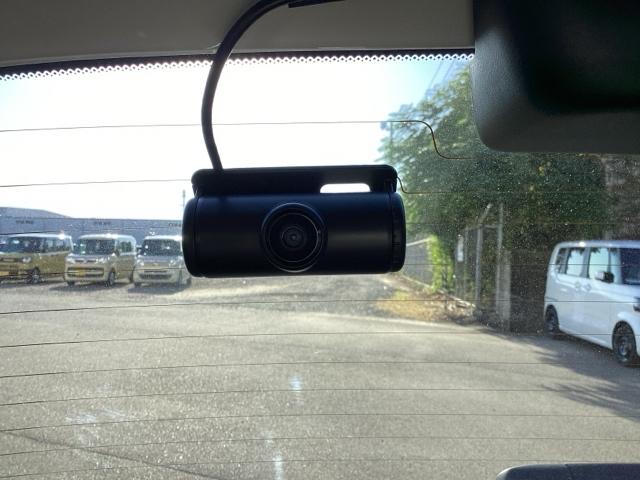 フィット ｅ：ＨＥＶホーム　ＥＴＣ／純正ナビ／バックモニター／ホンダセンシング　クリソナ　助手席エアバッグ　運転席エアバッグ　アイドリングストップ　ＬＥＤライト　ＵＳＢ接続　バックカメラ　ＡＢＳ　サイドエアバッグ　フルセグＴＶ（14枚目）