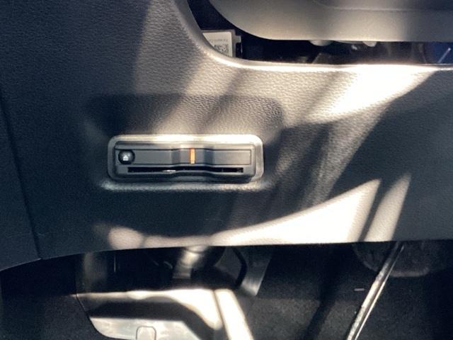 フィット ｅ：ＨＥＶホーム　ＥＴＣ／純正ナビ／バックモニター／ホンダセンシング　クリソナ　助手席エアバッグ　運転席エアバッグ　アイドリングストップ　ＬＥＤライト　ＵＳＢ接続　バックカメラ　ＡＢＳ　サイドエアバッグ　フルセグＴＶ（15枚目）