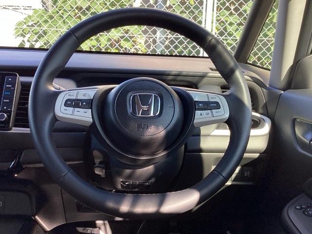 フィット ｅ：ＨＥＶホーム　ＥＴＣ／純正ナビ／バックモニター／ホンダセンシング　クリソナ　助手席エアバッグ　運転席エアバッグ　アイドリングストップ　ＬＥＤライト　ＵＳＢ接続　バックカメラ　ＡＢＳ　サイドエアバッグ　フルセグＴＶ（16枚目）