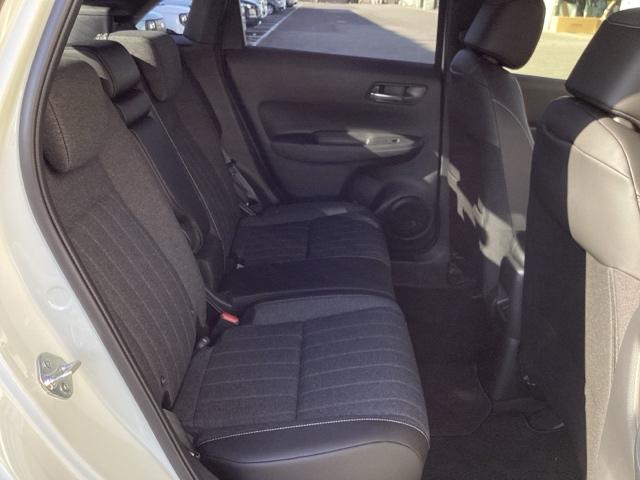 フィット ｅ：ＨＥＶホーム　ＥＴＣ／純正ナビ／バックモニター／ホンダセンシング　クリソナ　助手席エアバッグ　運転席エアバッグ　アイドリングストップ　ＬＥＤライト　ＵＳＢ接続　バックカメラ　ＡＢＳ　サイドエアバッグ　フルセグＴＶ（18枚目）