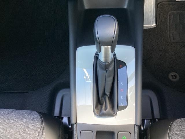 フィット ｅ：ＨＥＶホーム　ＥＴＣ／純正ナビ／バックモニター／ホンダセンシング　クリソナ　助手席エアバッグ　運転席エアバッグ　アイドリングストップ　ＬＥＤライト　ＵＳＢ接続　バックカメラ　ＡＢＳ　サイドエアバッグ　フルセグＴＶ（24枚目）