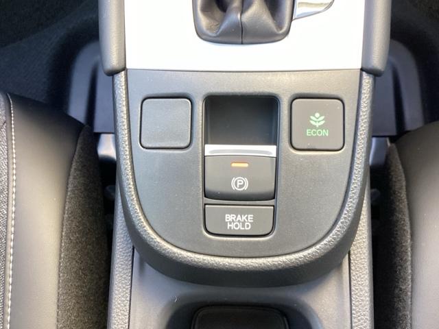 フィット ｅ：ＨＥＶホーム　ＥＴＣ／純正ナビ／バックモニター／ホンダセンシング　クリソナ　助手席エアバッグ　運転席エアバッグ　アイドリングストップ　ＬＥＤライト　ＵＳＢ接続　バックカメラ　ＡＢＳ　サイドエアバッグ　フルセグＴＶ（25枚目）