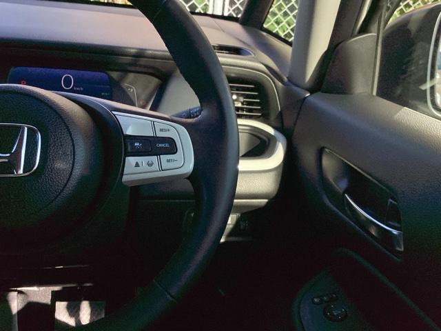 フィット ｅ：ＨＥＶホーム　ＥＴＣ／純正ナビ／バックモニター／ホンダセンシング　クリソナ　助手席エアバッグ　運転席エアバッグ　アイドリングストップ　ＬＥＤライト　ＵＳＢ接続　バックカメラ　ＡＢＳ　サイドエアバッグ　フルセグＴＶ（30枚目）