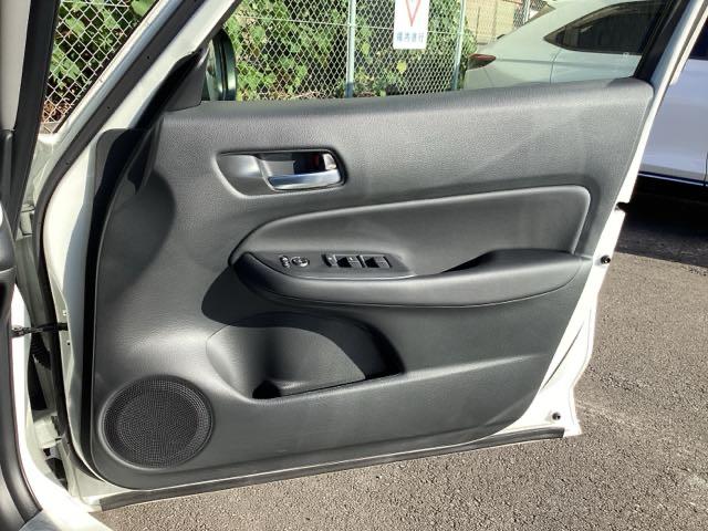 フィット ｅ：ＨＥＶホーム　ＥＴＣ／純正ナビ／バックモニター／ホンダセンシング　クリソナ　助手席エアバッグ　運転席エアバッグ　アイドリングストップ　ＬＥＤライト　ＵＳＢ接続　バックカメラ　ＡＢＳ　サイドエアバッグ　フルセグＴＶ（38枚目）