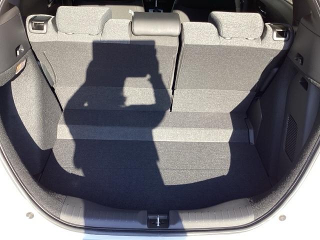 フィット ｅ：ＨＥＶホーム　ＥＴＣ／純正ナビ／バックモニター／ホンダセンシング　クリソナ　助手席エアバッグ　運転席エアバッグ　アイドリングストップ　ＬＥＤライト　ＵＳＢ接続　バックカメラ　ＡＢＳ　サイドエアバッグ　フルセグＴＶ（40枚目）