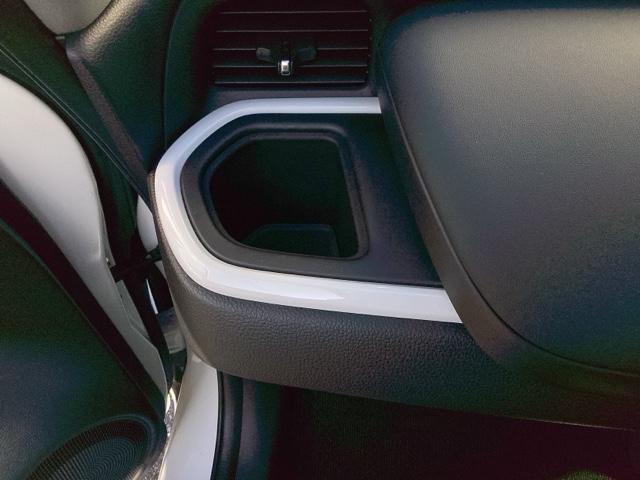 フィット ｅ：ＨＥＶホーム　ＥＴＣ／純正ナビ／バックモニター／ホンダセンシング　クリソナ　助手席エアバッグ　運転席エアバッグ　アイドリングストップ　ＬＥＤライト　ＵＳＢ接続　バックカメラ　ＡＢＳ　サイドエアバッグ　フルセグＴＶ（43枚目）