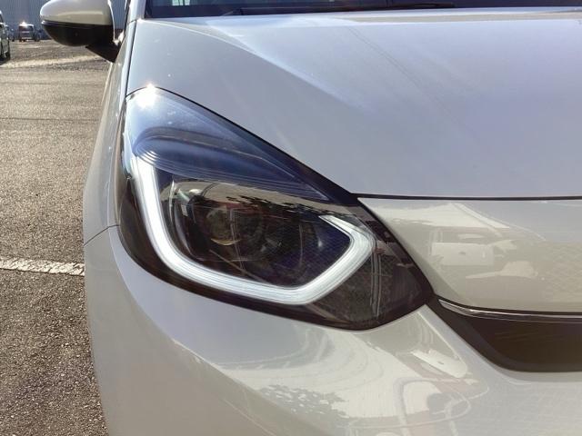 フィット ｅ：ＨＥＶホーム　ＥＴＣ／純正ナビ／バックモニター／ホンダセンシング　クリソナ　助手席エアバッグ　運転席エアバッグ　アイドリングストップ　ＬＥＤライト　ＵＳＢ接続　バックカメラ　ＡＢＳ　サイドエアバッグ　フルセグＴＶ（48枚目）