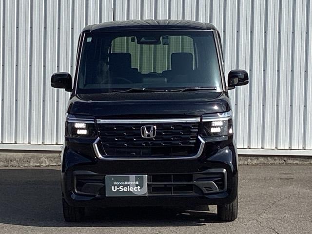 ボディーカラーはクリスタルブラック・パールです。