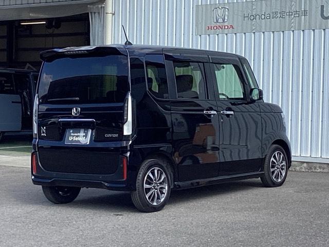 バックカメラが付いているのでバックでの車庫入れも安心です。