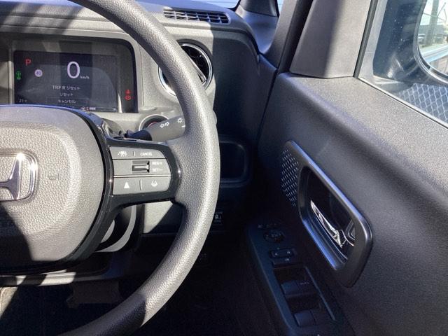 ホンダセンシングの操作部は、ステアリングの右側に配置されています