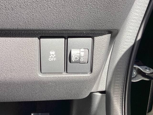 ＶＳＡ（横滑り抑制）スイッチです。滑りやすい路面・カーブを走っている時に起こりがちな横滑りをコンピューター制御で抑制し、運転にゆとりをもたらします．