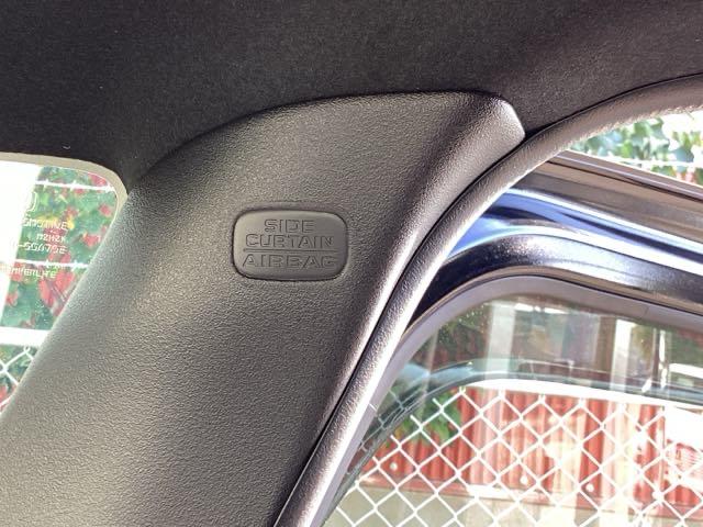 【カーテンエアバック】衝突時に乗員の頭部を保護。けがのリスクを減少します。