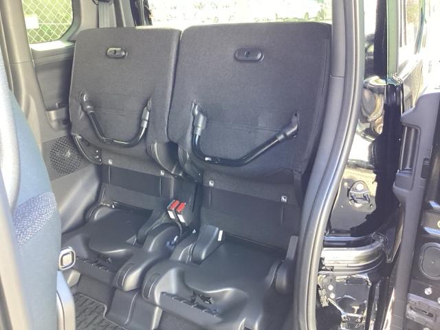 リアシート跳ね上げ状態