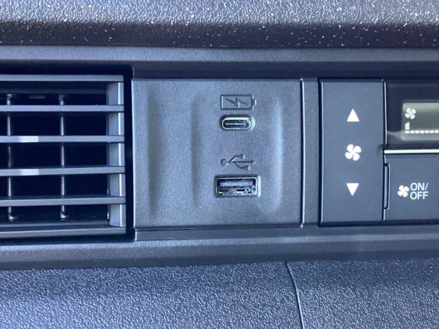 スマートフォンなどの充電に便利なＵＳＢジャックです。。