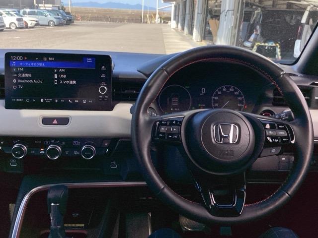 ヴェゼル ｅ：ＨＥＶＰＬａＹ　ＥＴＣ／純正ナビ／バックモニター／ホンダセンシング　衝突被害軽減ブレーキ　カーテンエアバッグ　盗難防止装置　アイドルストップ　ＡＢＳ　フルオートエアコン　リアカメラ　シートヒータ　エアバッグ　ドラレコ（3枚目）