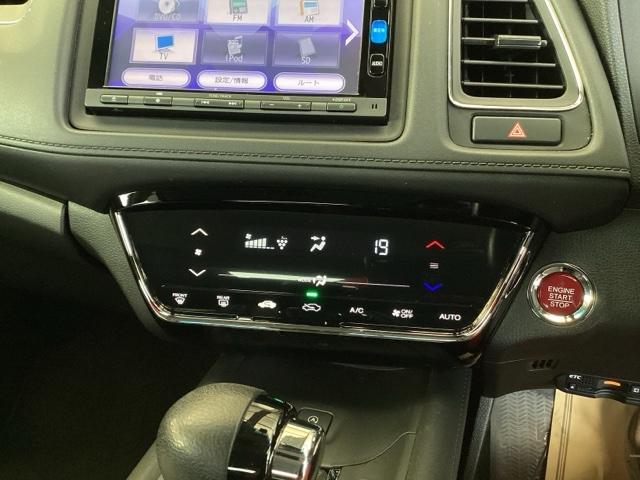 ヴェゼル Ｘ・ホンダセンシング　純正ナビ　フルセグ　リアカメラ　Ｒカメラ　Ｗエアバッグ　盗難防止　アクティブクルーズコントロール　オートエアコン　ＬＥＤランプ　衝突軽減ブレ－キ　パワステ　Ｄレコ　カーテンエアバック　ＵＳＢポート（13枚目）