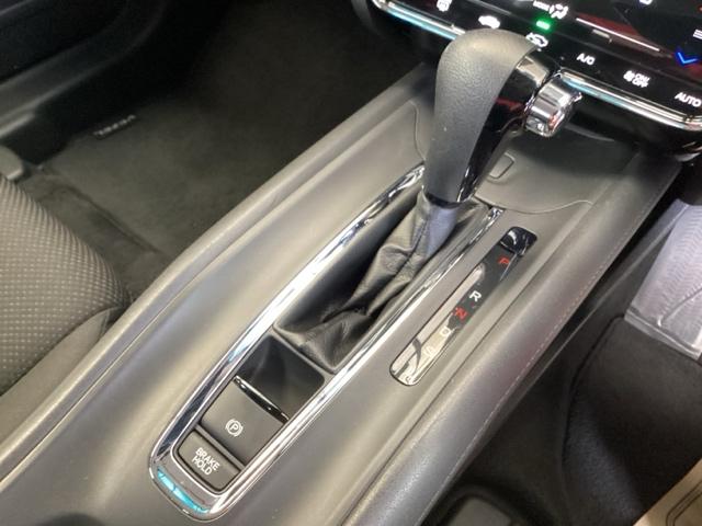 ヴェゼル Ｘ・ホンダセンシング　純正ナビ　フルセグ　リアカメラ　Ｒカメラ　Ｗエアバッグ　盗難防止　アクティブクルーズコントロール　オートエアコン　ＬＥＤランプ　衝突軽減ブレ－キ　パワステ　Ｄレコ　カーテンエアバック　ＵＳＢポート（15枚目）