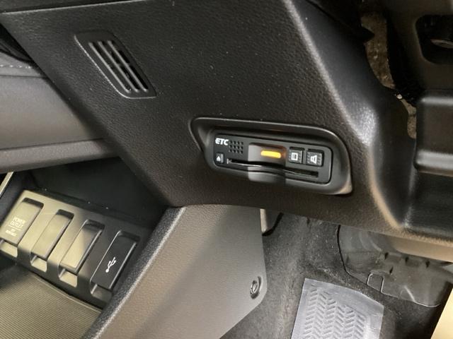 ヴェゼル Ｘ・ホンダセンシング　純正ナビ　フルセグ　リアカメラ　Ｒカメラ　Ｗエアバッグ　盗難防止　アクティブクルーズコントロール　オートエアコン　ＬＥＤランプ　衝突軽減ブレ－キ　パワステ　Ｄレコ　カーテンエアバック　ＵＳＢポート（16枚目）