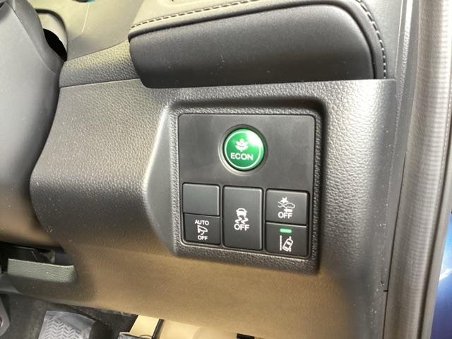 ヴェゼル Ｘ・ホンダセンシング　純正ナビ　フルセグ　リアカメラ　Ｒカメラ　Ｗエアバッグ　盗難防止　アクティブクルーズコントロール　オートエアコン　ＬＥＤランプ　衝突軽減ブレ－キ　パワステ　Ｄレコ　カーテンエアバック　ＵＳＢポート（17枚目）