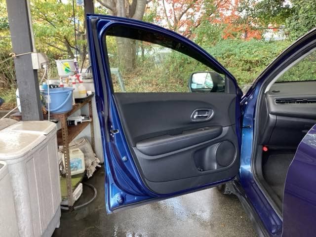 ヴェゼル Ｘ・ホンダセンシング　純正ナビ　フルセグ　リアカメラ　Ｒカメラ　Ｗエアバッグ　盗難防止　アクティブクルーズコントロール　オートエアコン　ＬＥＤランプ　衝突軽減ブレ－キ　パワステ　Ｄレコ　カーテンエアバック　ＵＳＢポート（37枚目）