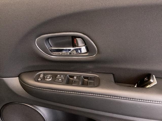 ヴェゼル Ｘ・ホンダセンシング　純正ナビ　フルセグ　リアカメラ　Ｒカメラ　Ｗエアバッグ　盗難防止　アクティブクルーズコントロール　オートエアコン　ＬＥＤランプ　衝突軽減ブレ－キ　パワステ　Ｄレコ　カーテンエアバック　ＵＳＢポート（51枚目）