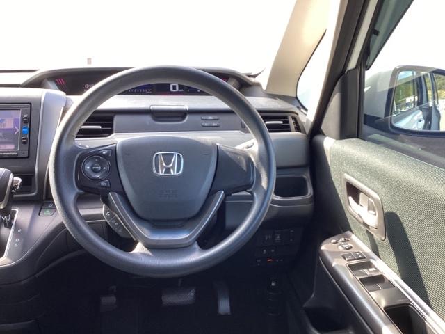 フリード+ G メモリーナビ ETC リアカメラ ワンセグTV 盗難防止装置 アイドリングストップ Rカメ ESC エアバック パワーウインドウ スマートキー ABS 両側スライド片側電動ドア フルオートエアコン(3枚目)