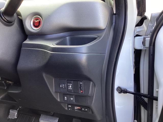 フリード+ G メモリーナビ ETC リアカメラ ワンセグTV 盗難防止装置 アイドリングストップ Rカメ ESC エアバック パワーウインドウ スマートキー ABS 両側スライド片側電動ドア フルオートエアコン(15枚目)