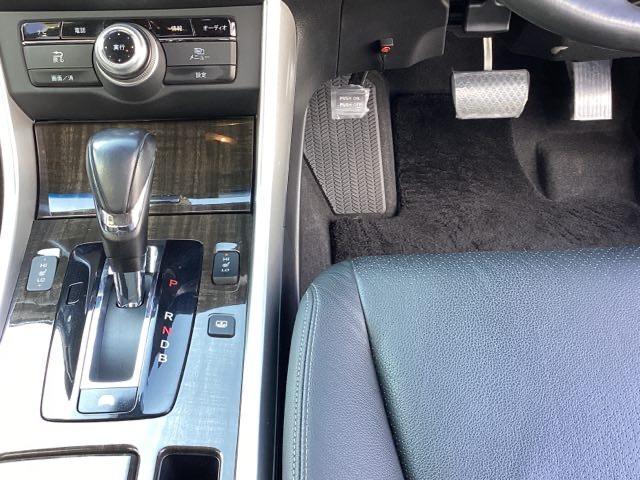 アコードハイブリッド EX メモリーナビ リアカメラ ETC リヤカメラ 衝突軽減システム 本革 盗難防止装置 パワーウィンドウ 地デジ LED DVD再生 記録簿 シートヒーター オートエアコン ナビTV パワーステアリング(15枚目)