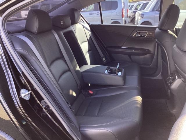 アコードハイブリッド EX メモリーナビ リアカメラ ETC リヤカメラ 衝突軽減システム 本革 盗難防止装置 パワーウィンドウ 地デジ LED DVD再生 記録簿 シートヒーター オートエアコン ナビTV パワーステアリング(19枚目)